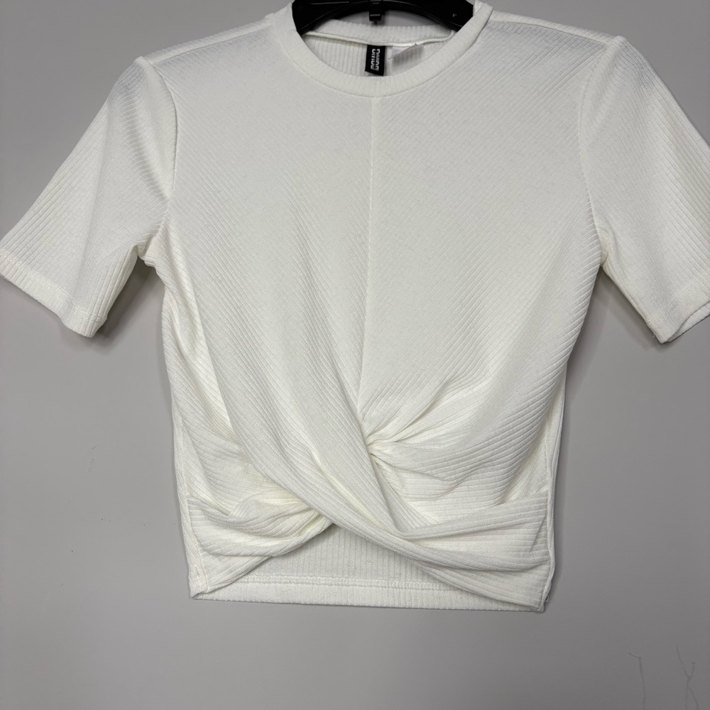 H&M White Ribbed Twist Front Crop Top Short Sleeve Size XS Valentine’s Day - Picture 3 of 6